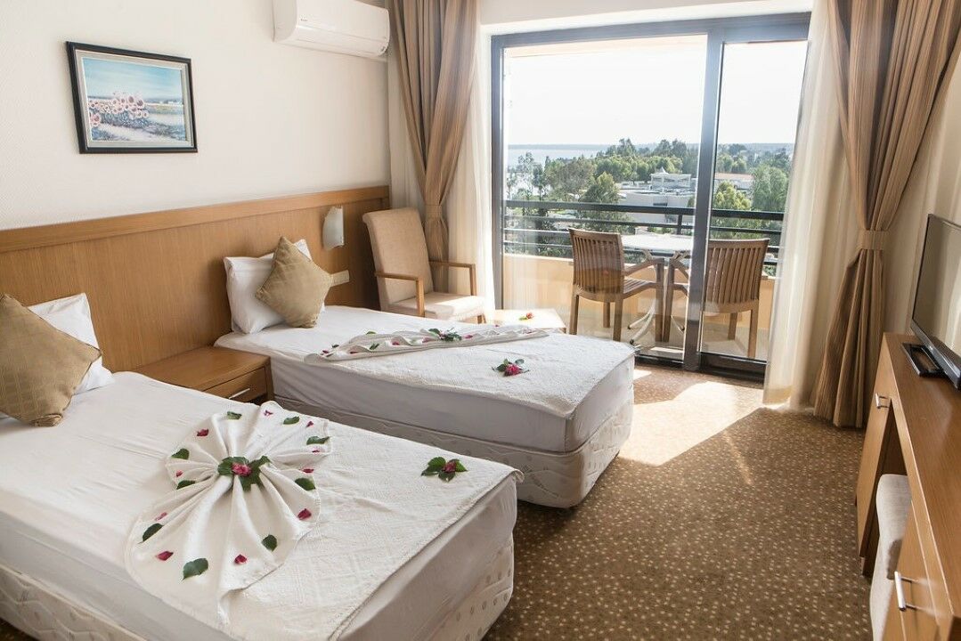The Holiday Resort Hotel - Duplicado ดีดิม ภายนอก รูปภาพ